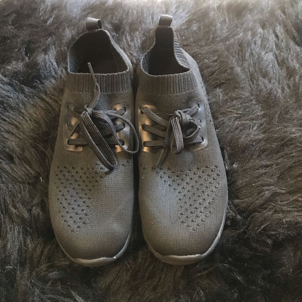 Shoes - Picture 4 of 4
